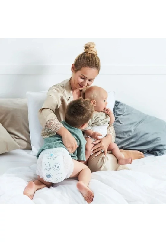 Kolorky Delux Velvet környezetbarát eldobható éjszakai bugyipelenka - Sleepy (12-16 kg)